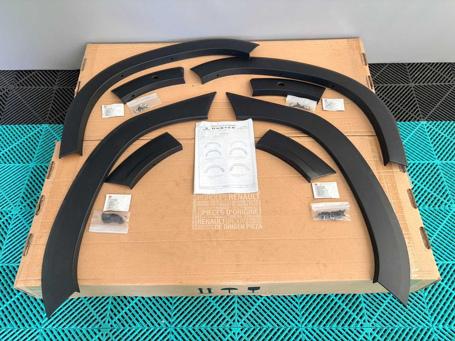 Kit bandouri ornamente aripi Dacia Duster 2 2018-2023 noi originale Renault model pentru senzori laterali