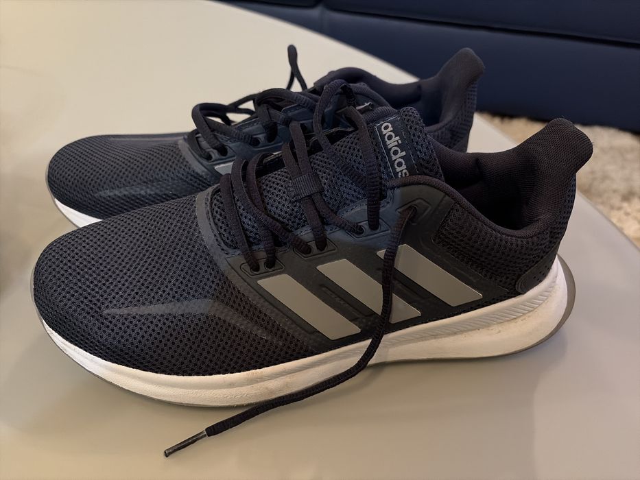 Маратонки adidas 42 номер