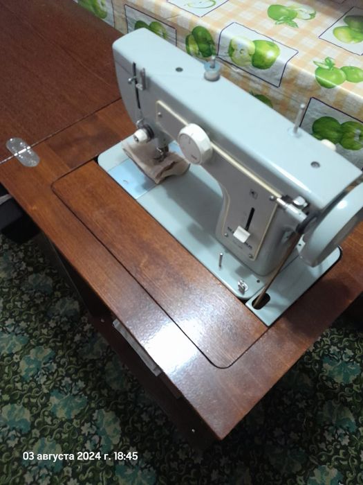 Швейная машинка б/у