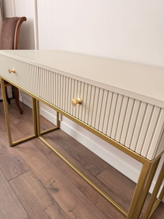 Продам стол раскладной 4 метра