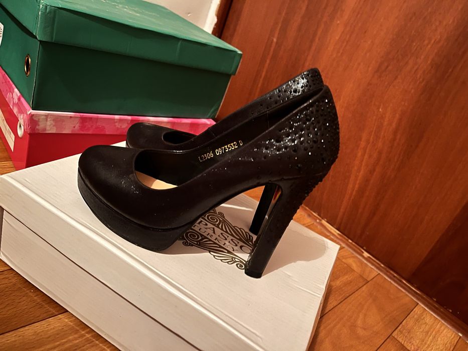 Тегін беремін. Аяқ қиімдер. Таза