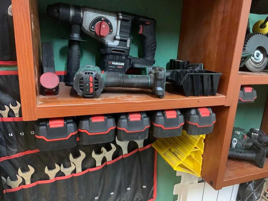 Стойки за Инструменти и Батерии DeWALT Parkside Makita Bosch Milwaukee