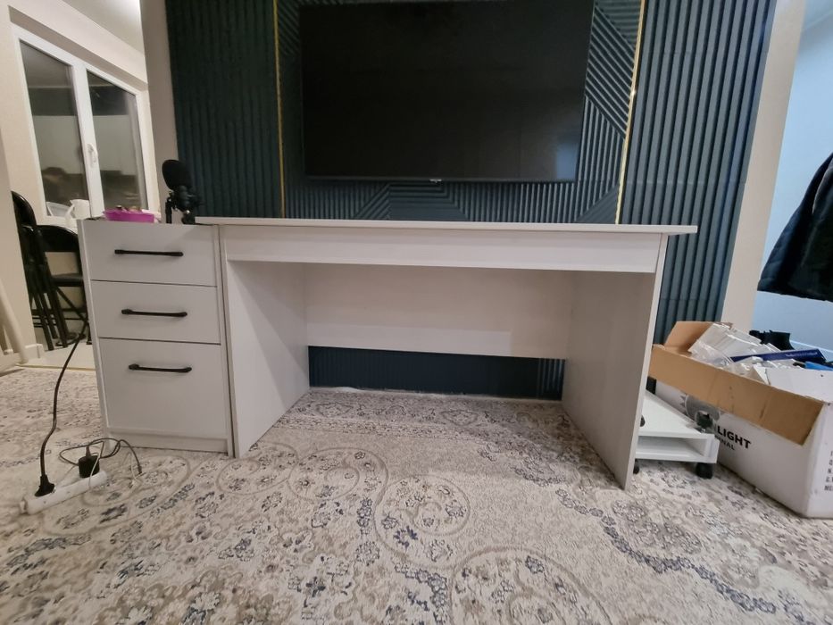 Рабочий стол 130×65 см