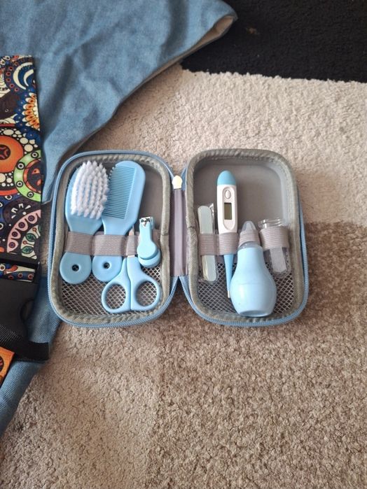 Marsupiu plus set îngrijire unghii bebe