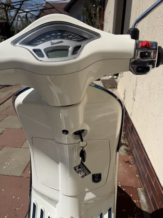Vespa Primavera 125 ABS  Yacht Club