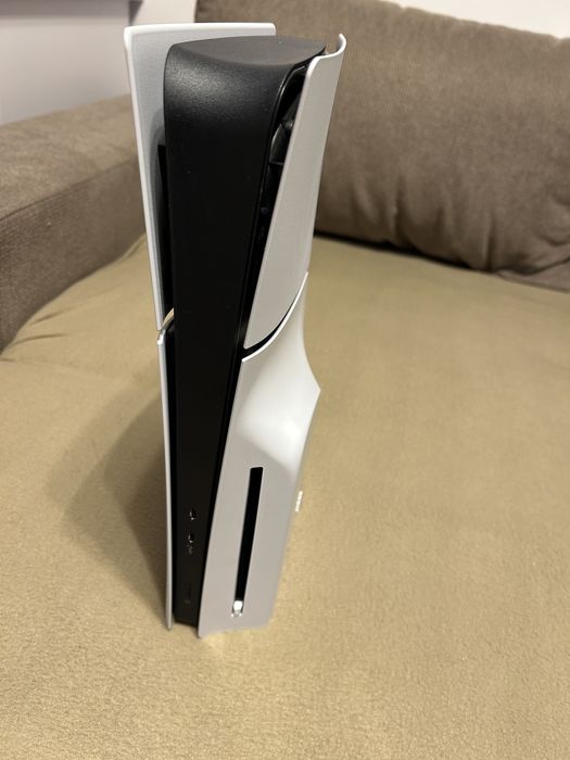 PlayStation 5 Slim Disk 1TB + 2 Menete