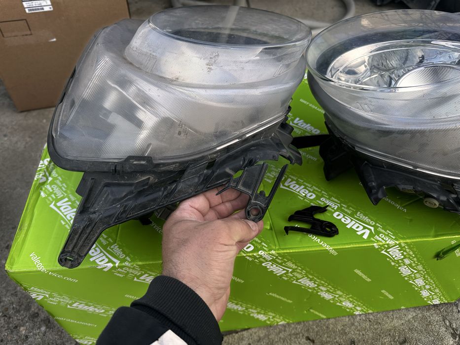 Faruri stânga dreapta nissan juke.26060BV90b