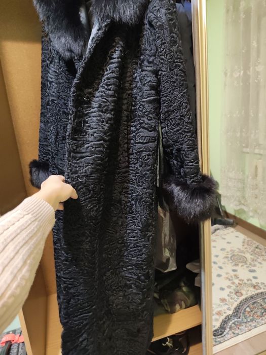 Продам шубу Каракульча