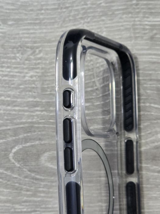 Husă Tech21 Evo Crystal Kick iPhone 15 Pro – MagSafe, Protecție 4,9 m
