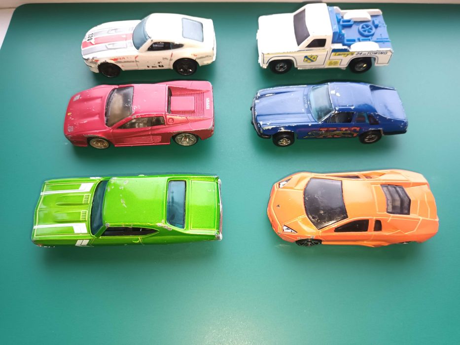 Lot 15 mașinuțe Hot Wheels