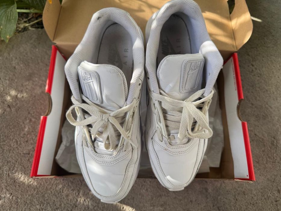 Продаю оригинальные кроссовки Nike