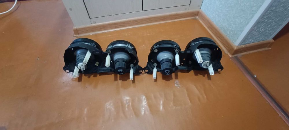 Фары под hella black на bmw e30.