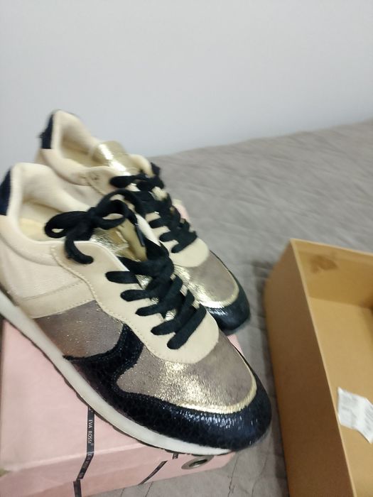 Кроссовки женские