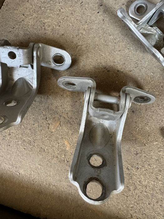 Петля крепления на дверь киа рио 2014