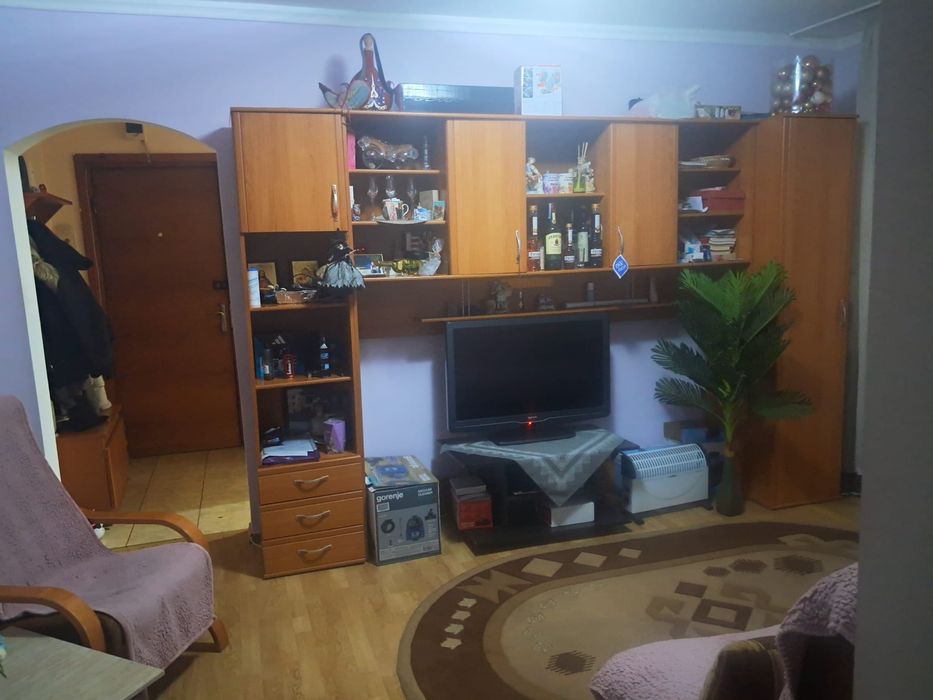 Apartament 2 camere semidecomandat , etaj 1, mobilat