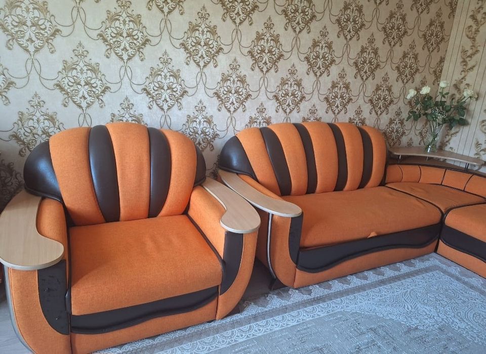 Мягкая мебель-диван и кресла