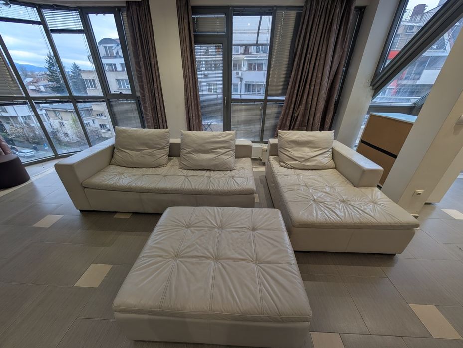 Бял диван с мека естествена кожа