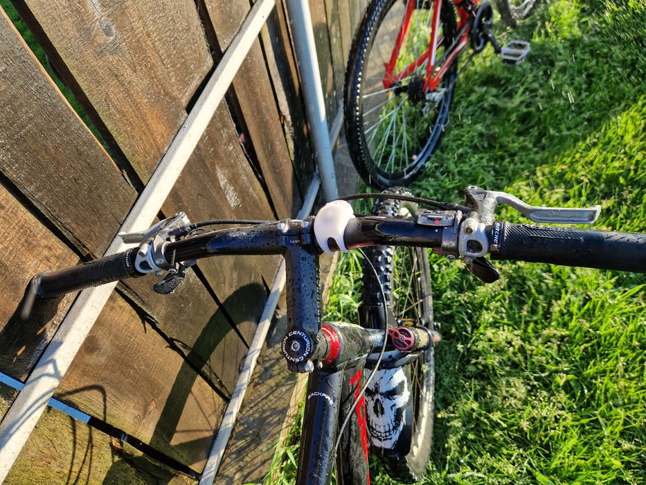 Vând bicicletă full suspension