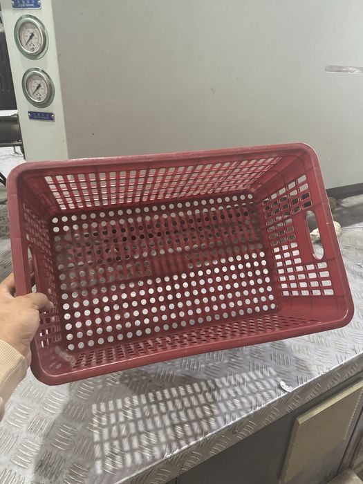 yashiklar bor harxil razmerda