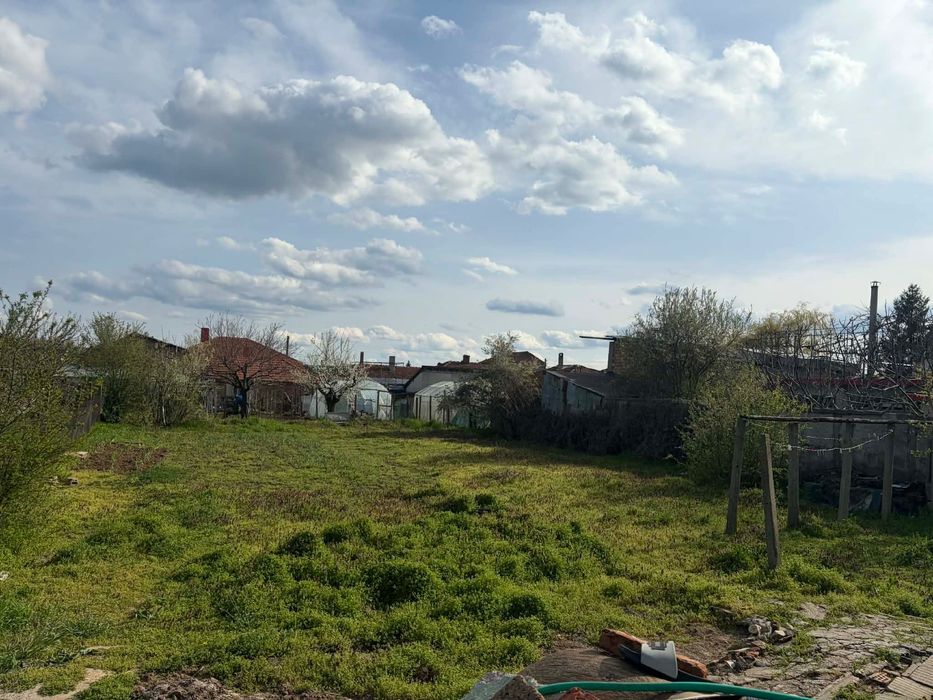 Продава се къща.