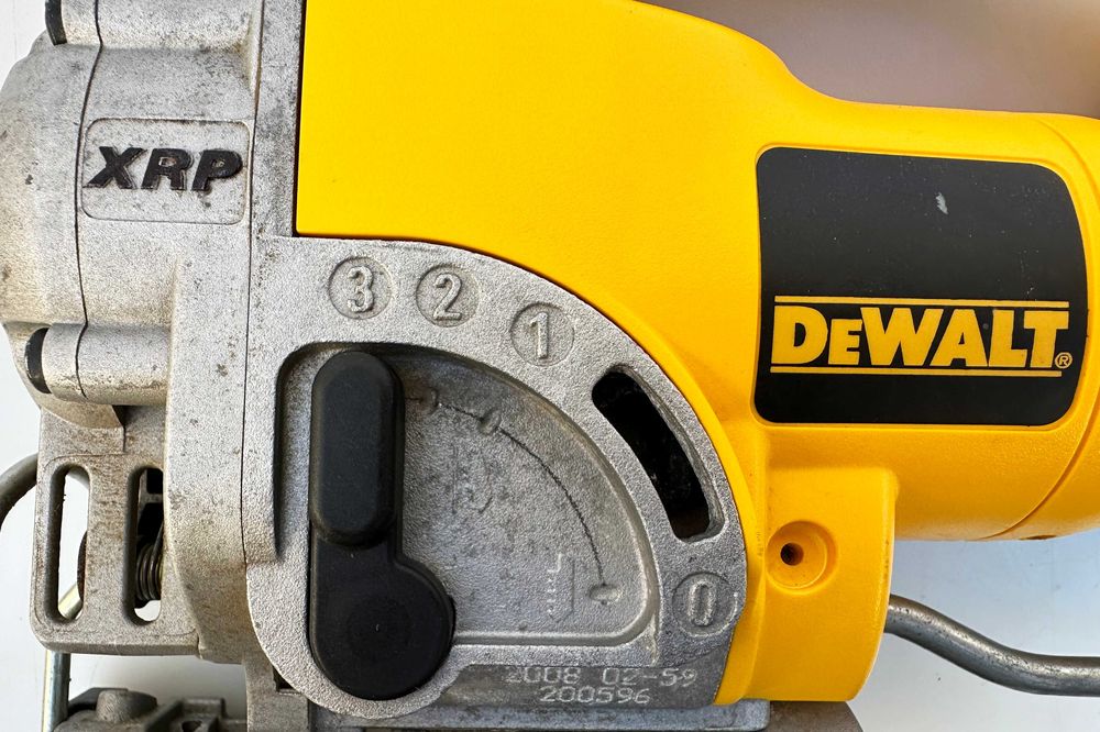 DEWALT DC330 - Акумулаторен прободен трион 18V