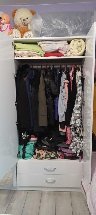 Гардероб с огледало