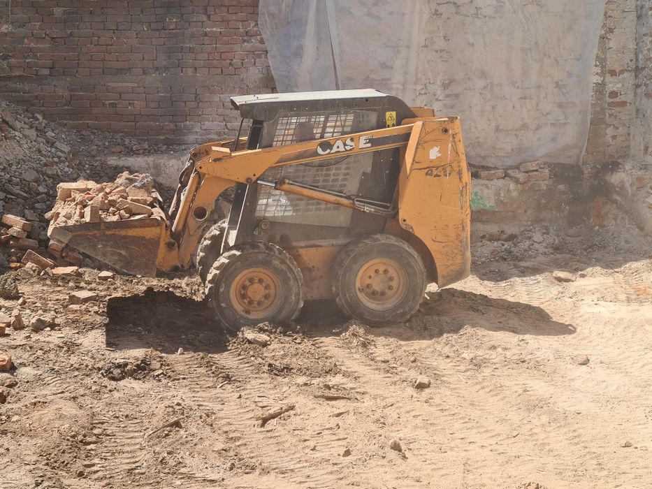 Inchiriez bobcat pentru diverse lucrări .Si autobasculante 7,5t