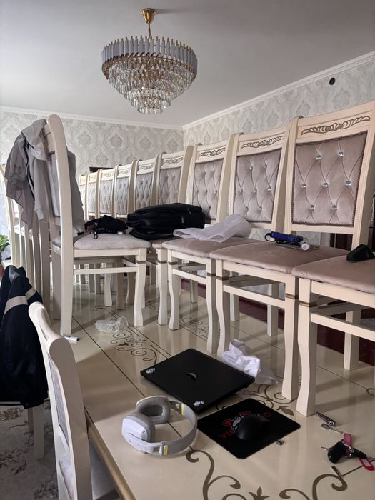 Стол стулдарымен стенка