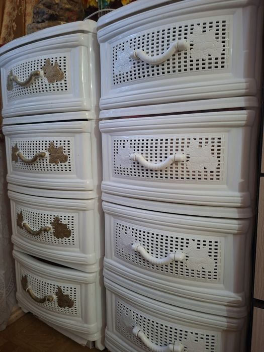 Тумбочка со шкафчиками