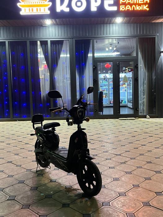 Скутер SUP на ходу