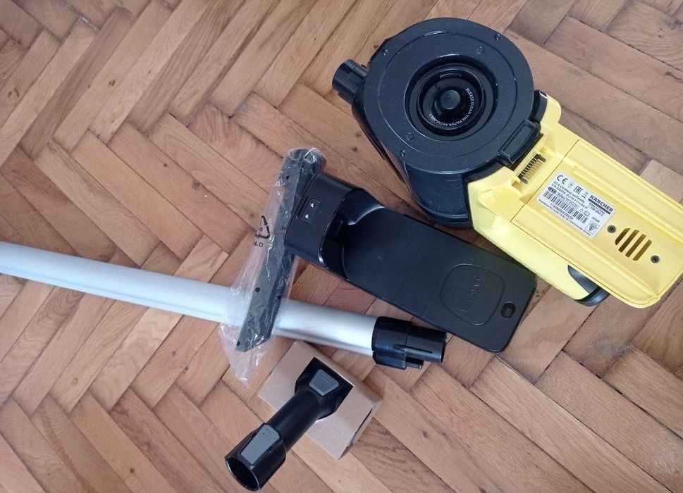De vînzare Kärcher VC 6 aspirator fara fir
Am doar ce se vede in poze,