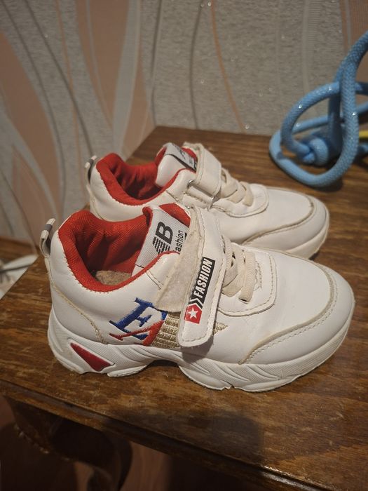 Продам кроссовки 27 размер