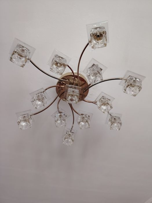 Продам люстру не дорого