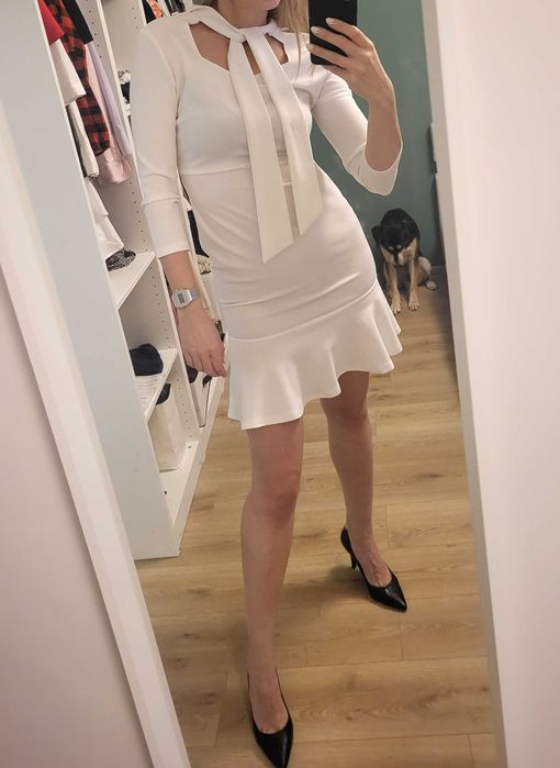 Вталена бяла рокля размер XS/S