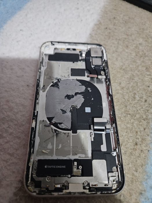 Carcasa cu piese iPhone 11