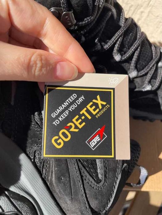 Bocanci pentru drumetie Merrell Moab 3 Mid GTX, culoare negru/gri, NOI in cutia originala