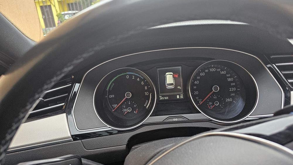 Passat GTE Pano/Keyless Entey+GO/360/ACC model 2016