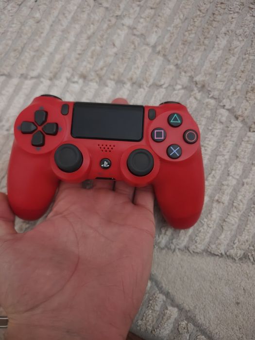 Продаю пс 4 3 джостика 20 игр