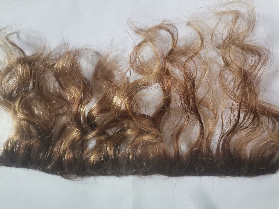 Естествена къдрава коса