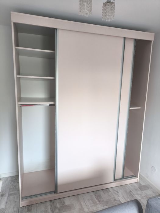 Vind dulap+ două lustre