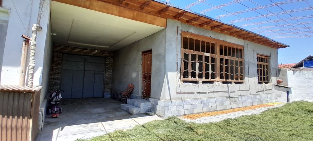 Самарканд вилояти Иштихон шахарда 2 хоналик 7 сотих уй сотилади срочна