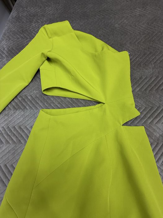 Ефектна дамска рокля Cliche с едно рамо – лайм