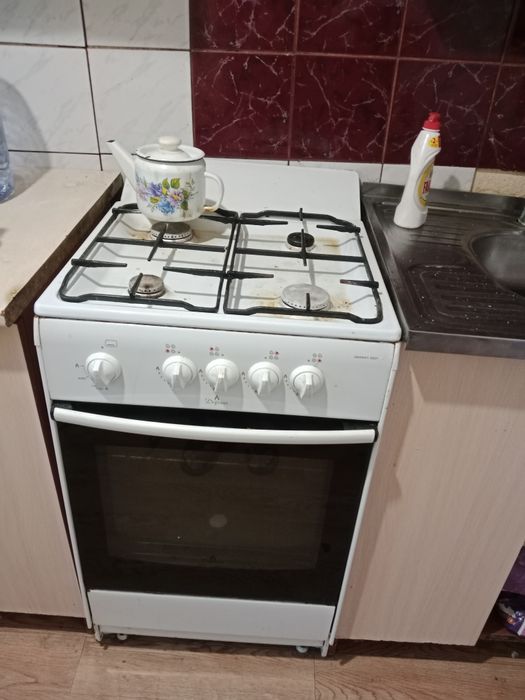 Продам газ плиту