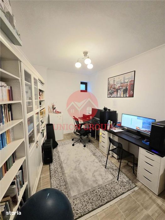 Apartament Spatios, 3 Camere, Decomandat, Demisol, Zona Primo