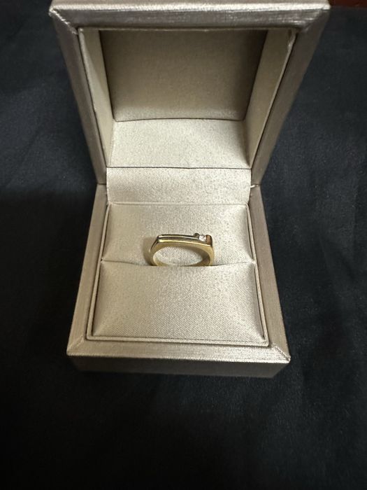 Inel din aur de 18k cu diamant