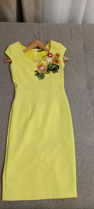 Rochie galbena până la genunchi