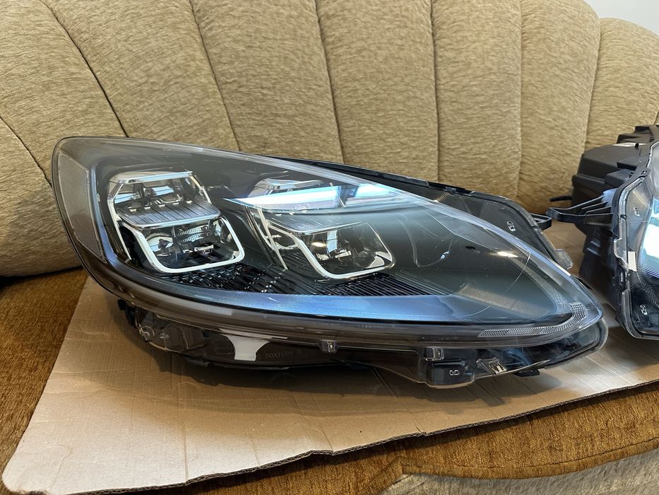 Faruri, Far stanga / Far dreapta Ford Kuga 3 2019-2023