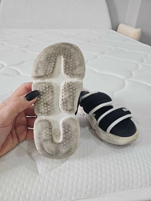 Сандали обувки страхотни