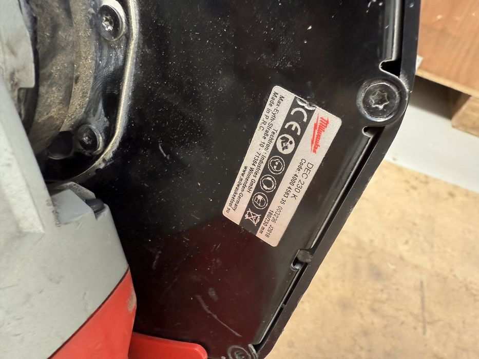 Polizor unghiular Milwaukee AG 22-230