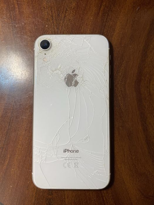 Продаю IPhone XR